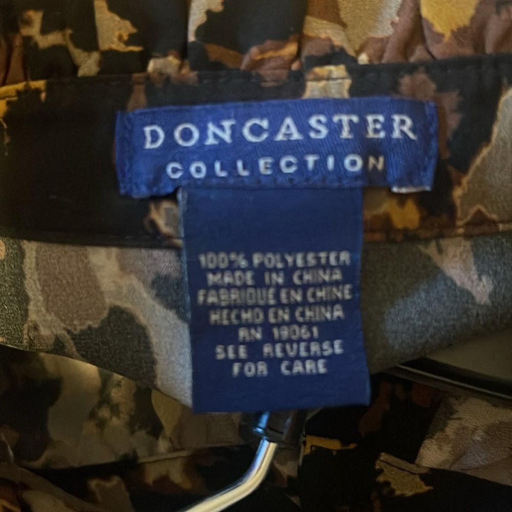 Doncaster Collection Blouse size 8 Ruffle Collar 💯 Polyester - Picture 2 of 2
